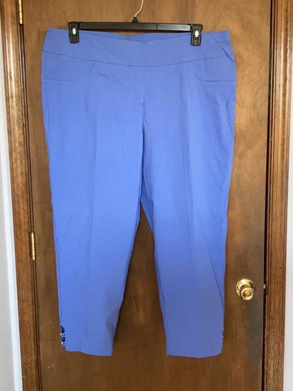 Women’s Pull On Capri Pants in Periwinkle
